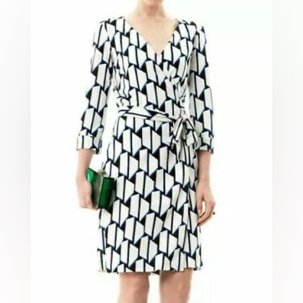 New DVF Julian Two Hounds Check Medium Blue size 6
